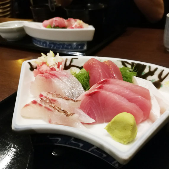 千里浜さんの刺身定食